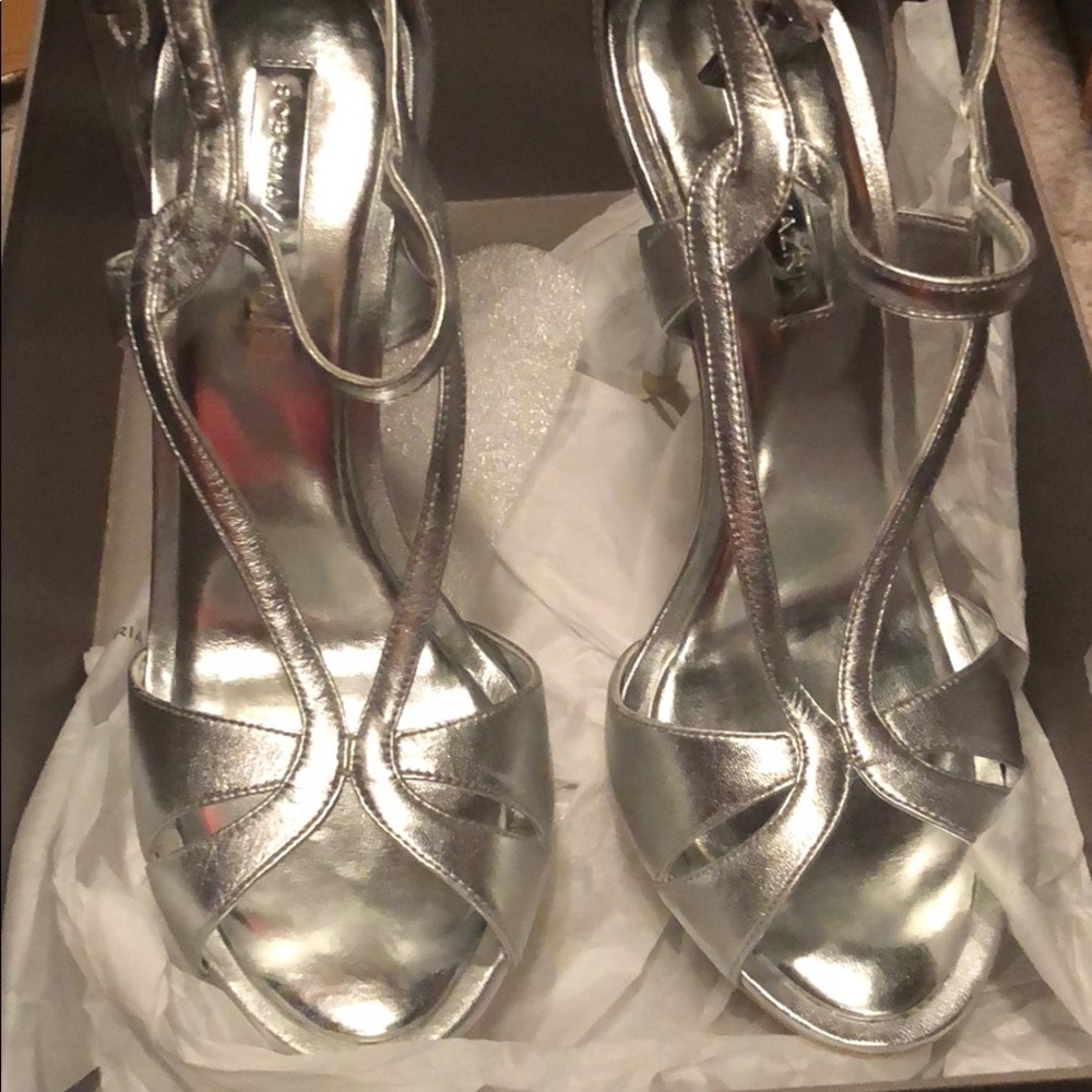 BCBGMAXAZRIA FARID HEELS